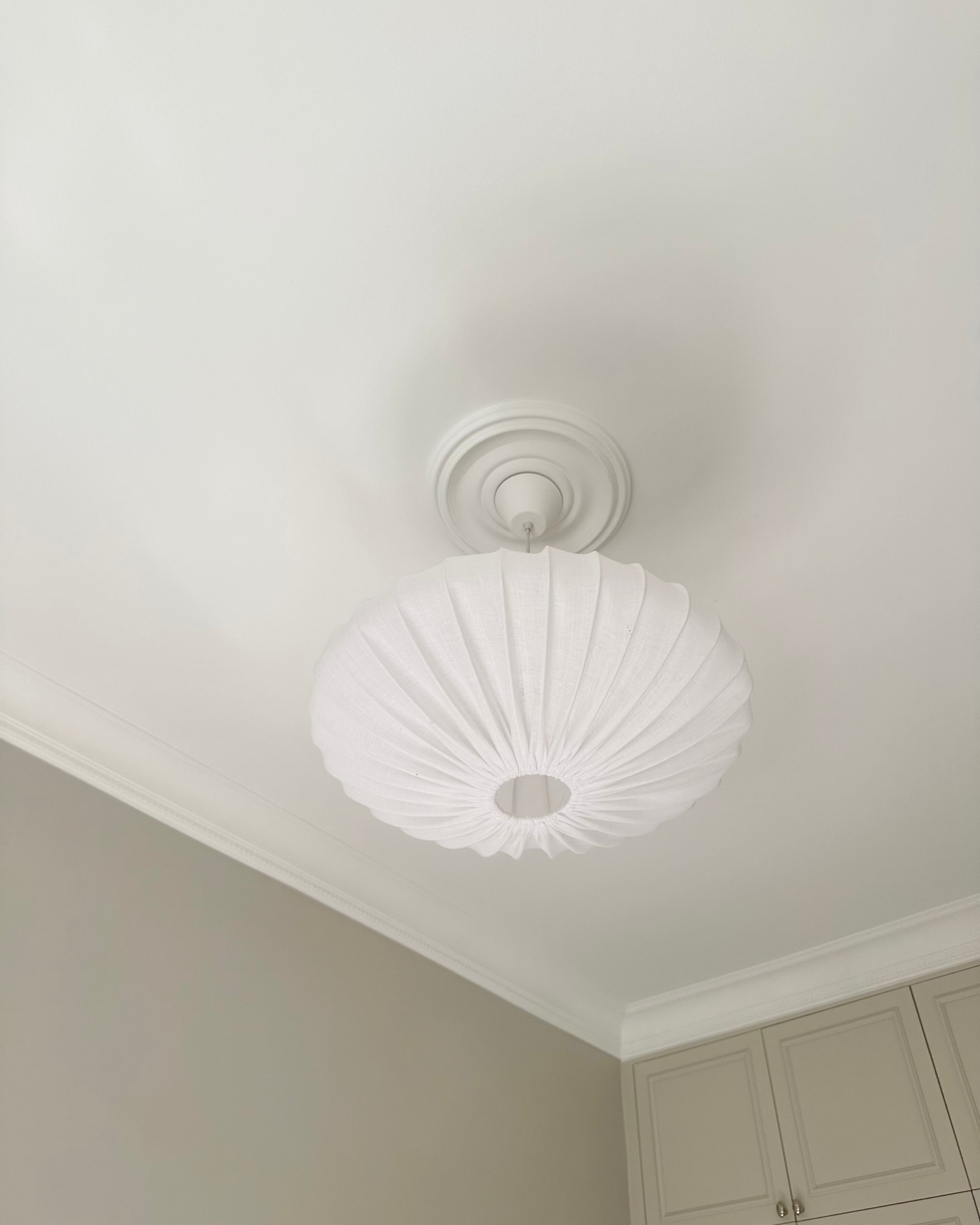 Ceiling rose R128
